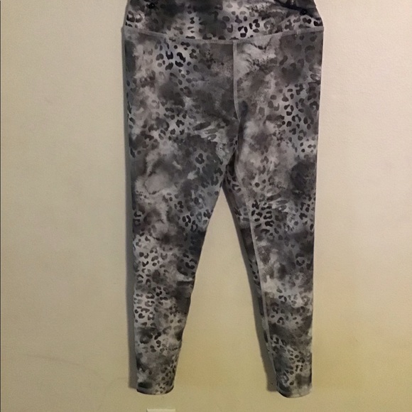 LADIES LEOPARD PRINT YOGA PANTS - Picture 1 of 1